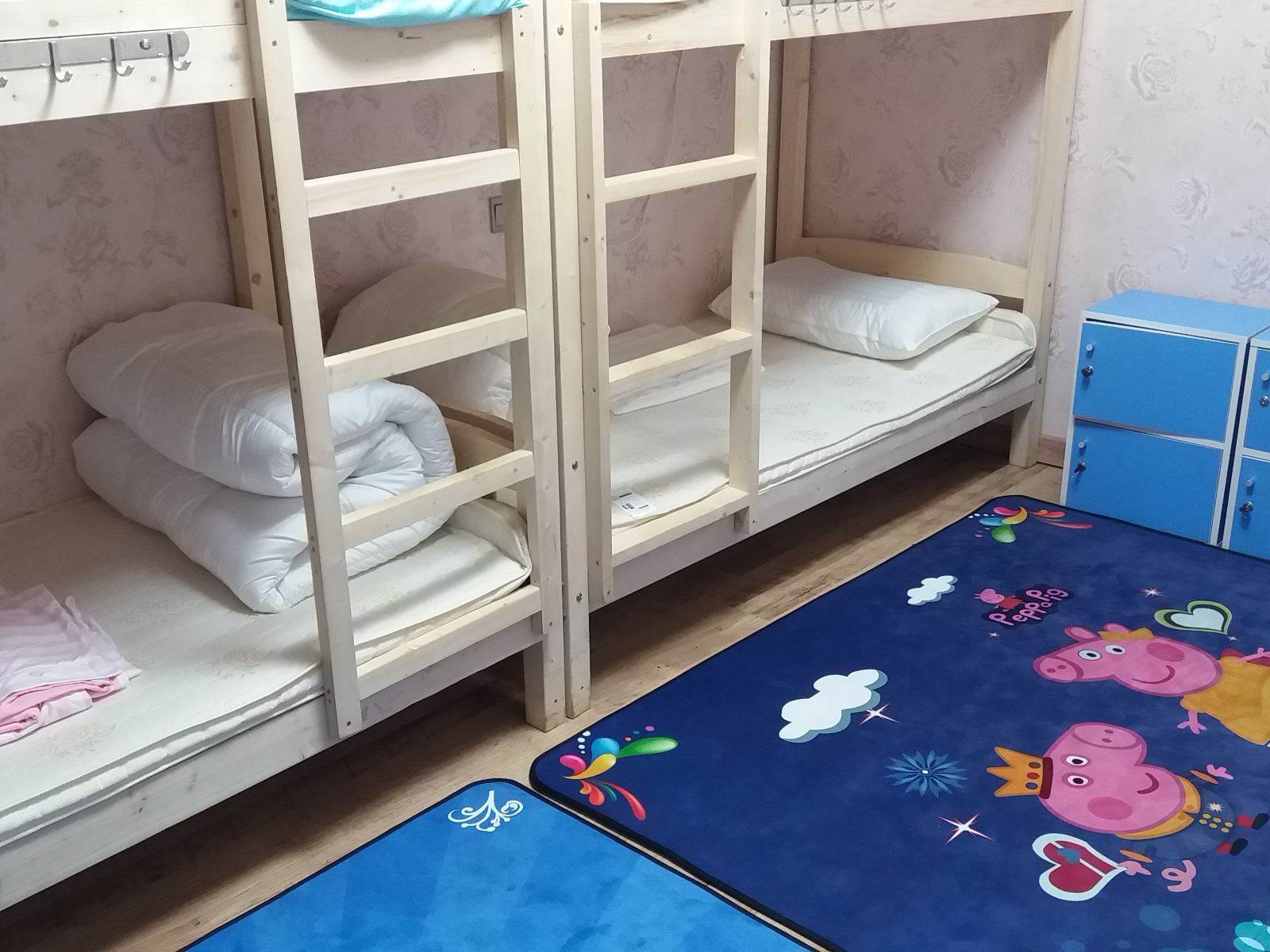 甜蜜少女四人间(床位)(公共卫浴)