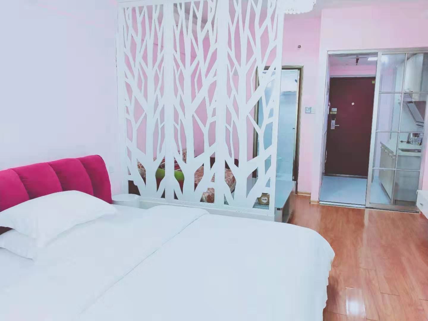 豪华温馨大床房