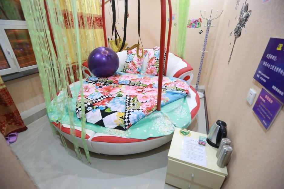 特惠情趣圆床房(无窗)
