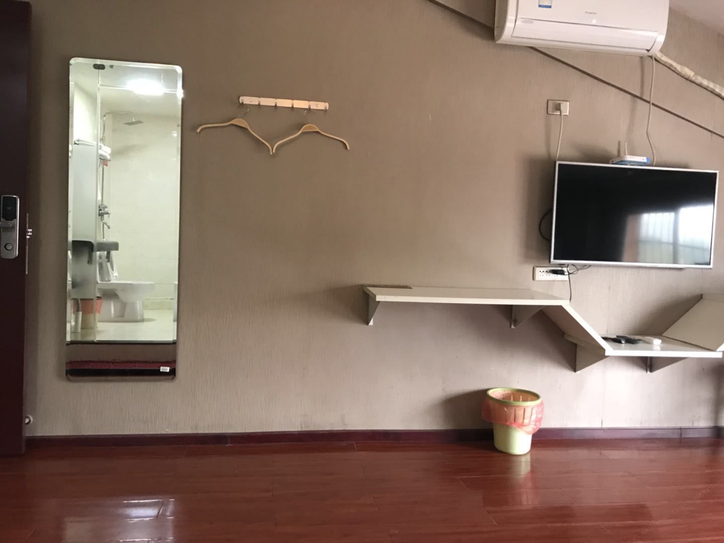 浪漫圆床房