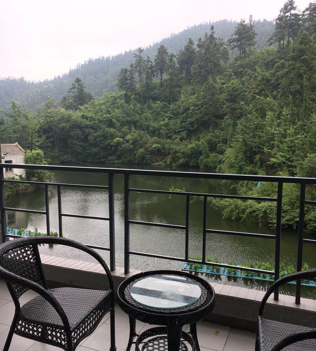 湖景阳台房