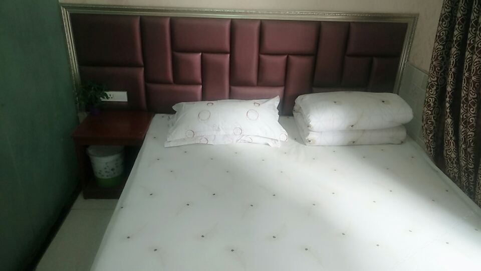 经济大床房