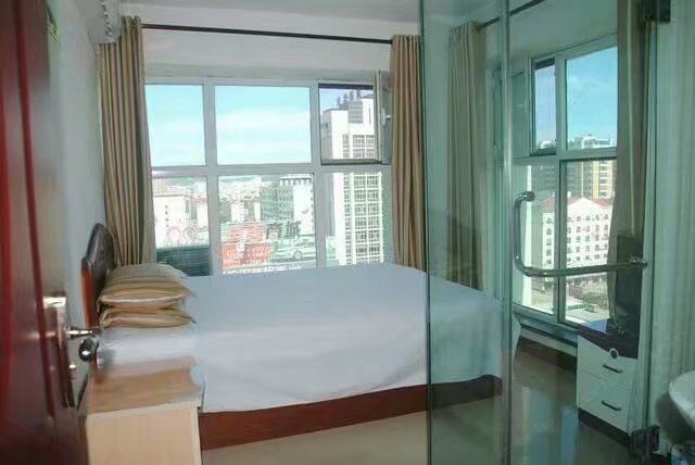 落地窗大床间