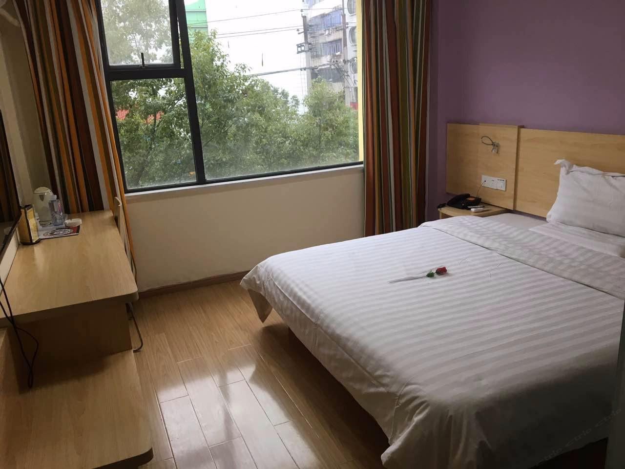 精选大床房