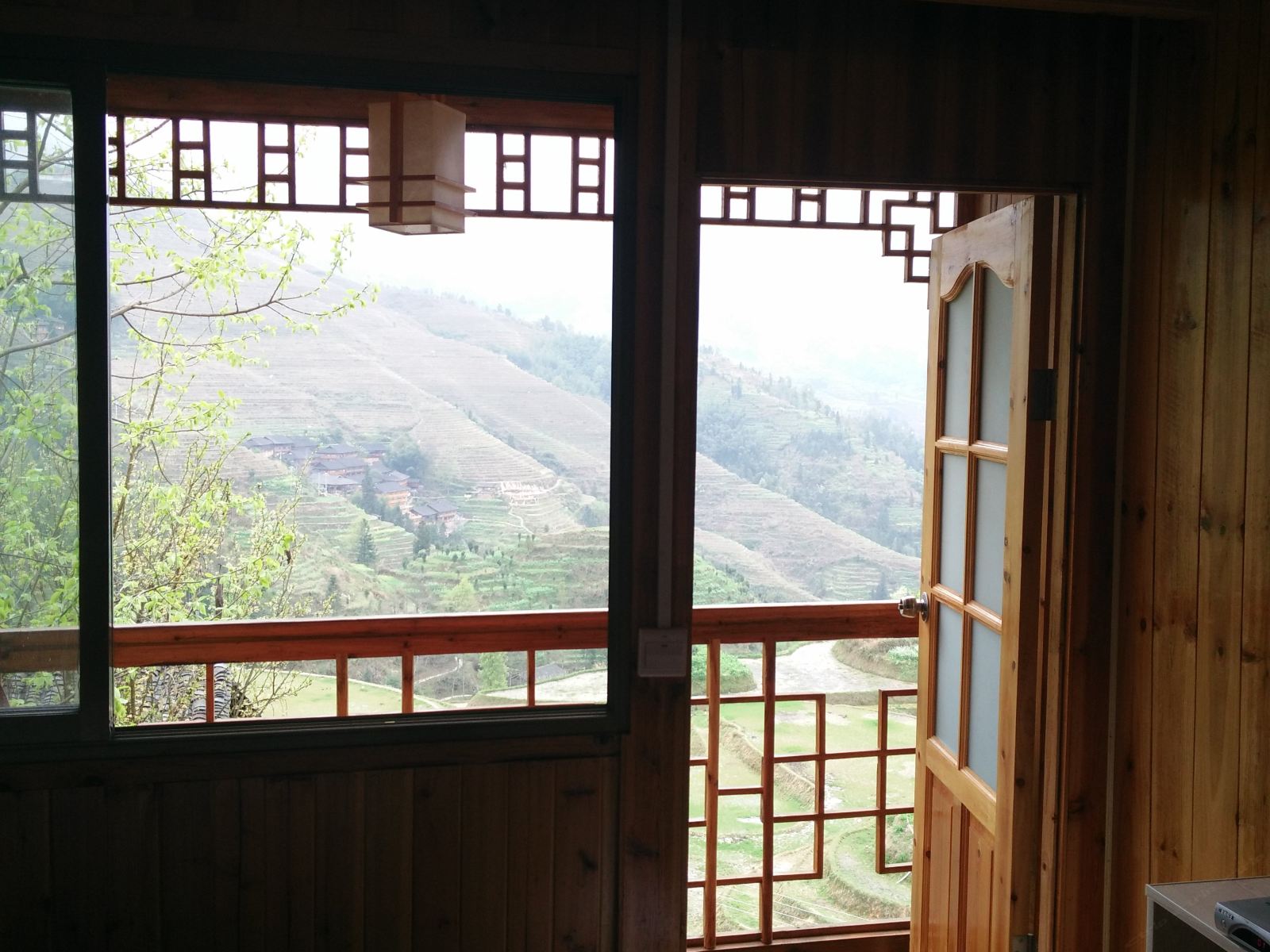 大床观景房(独立阳台+空调)