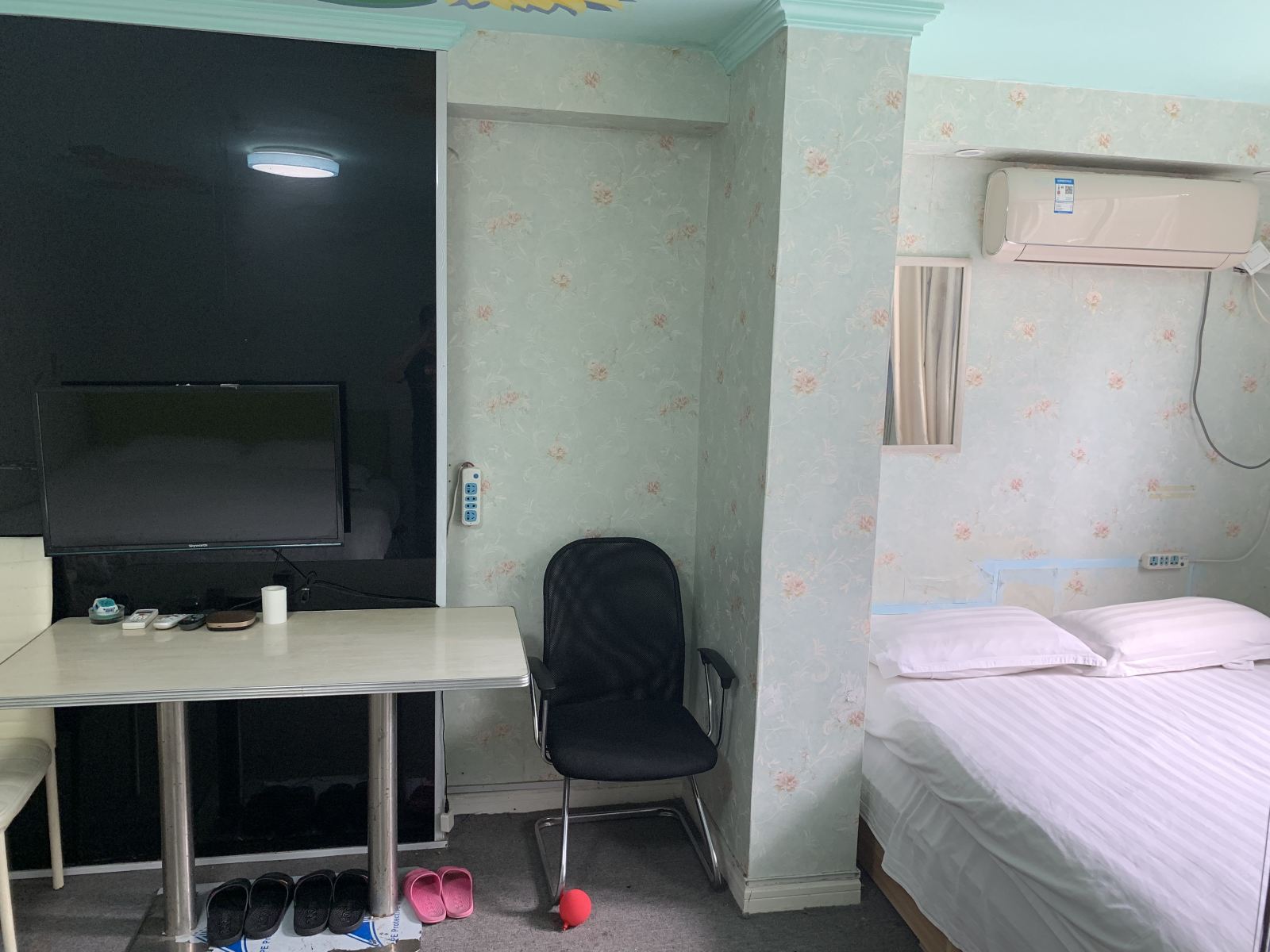 阳光双床房