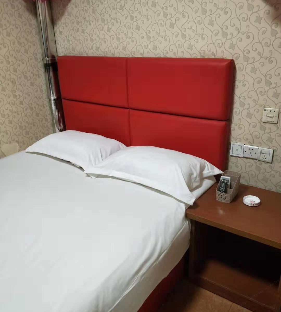 经济大床房