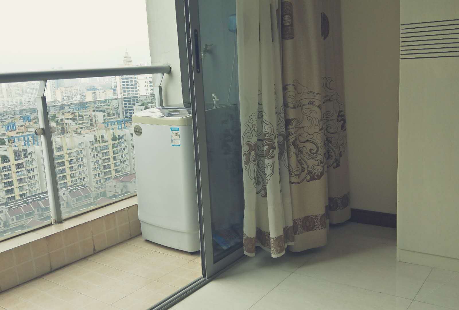 湖景商务大床房