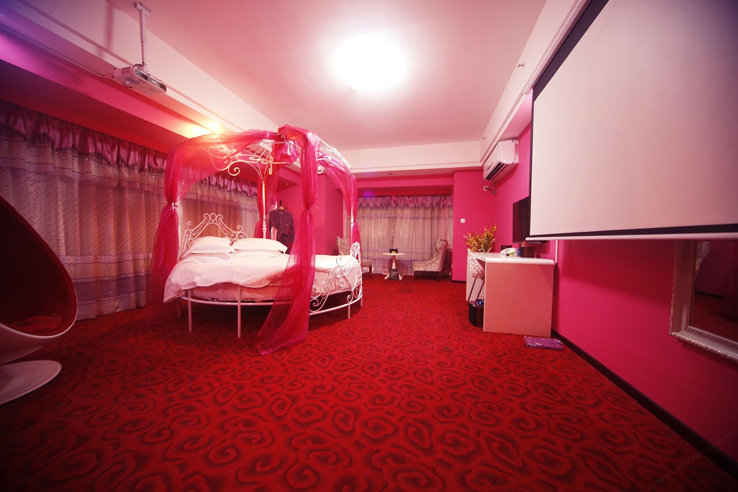 豪华圆床电影房