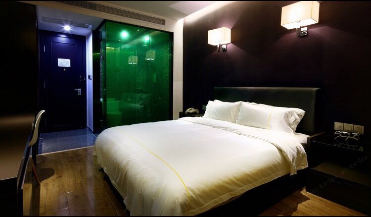 精品大床房(无窗)