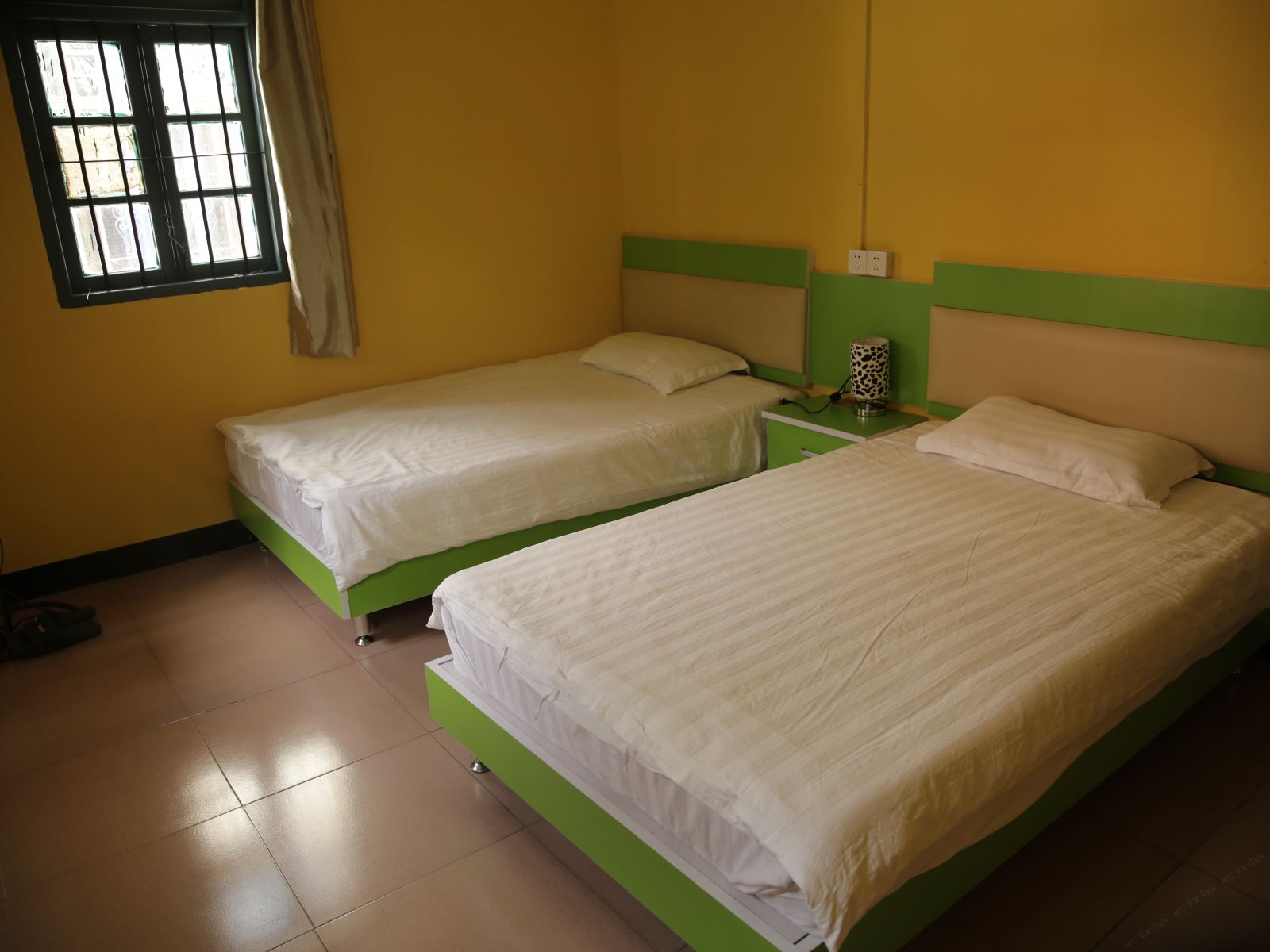 小洋楼标准间(公用卫浴)