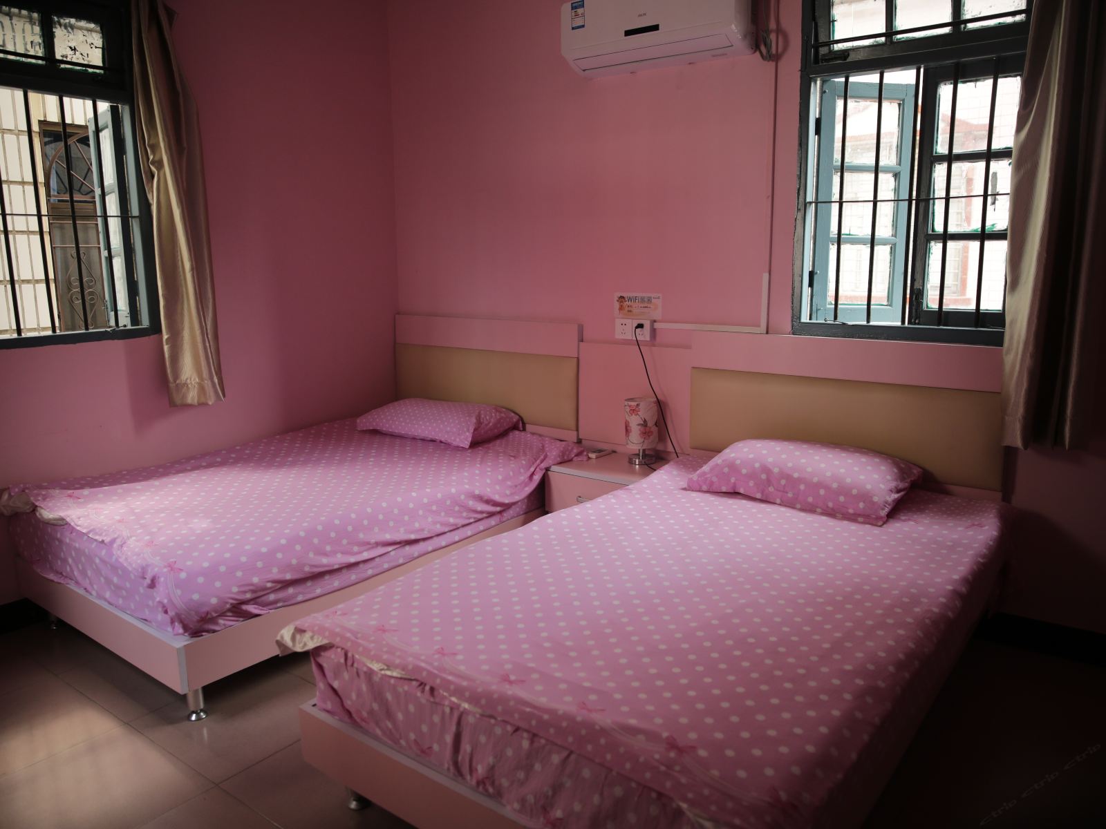 小洋楼标准间(公用卫浴)