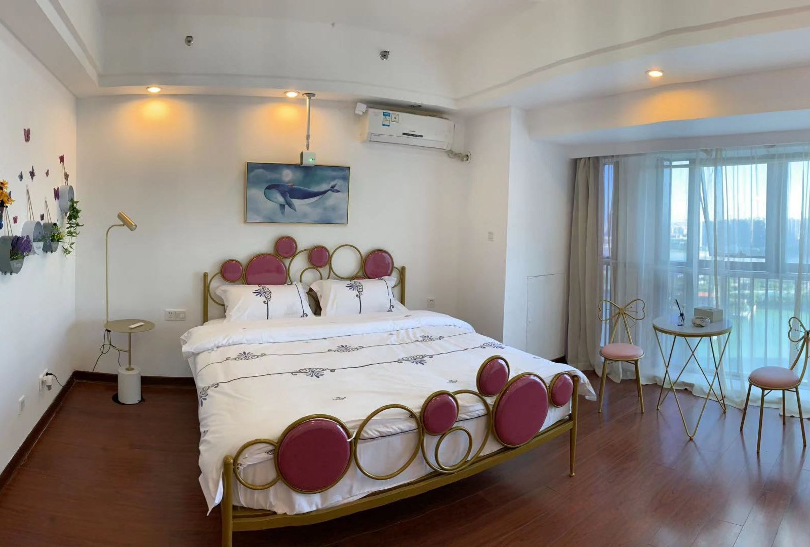 仙后座巨幕投影大床房