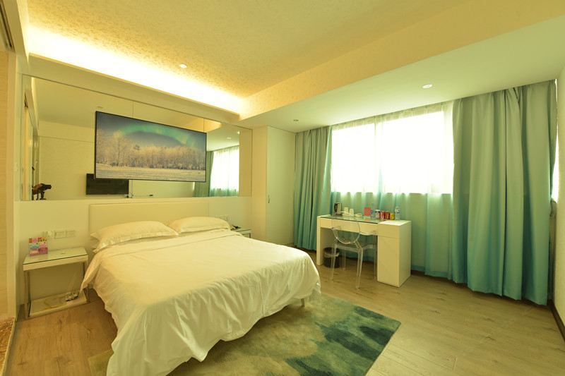 情侣艺术大床房