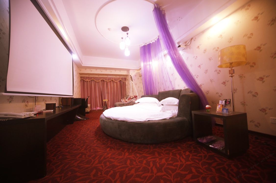 豪华圆床电影房