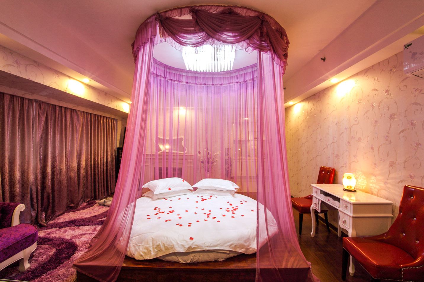 豪华圆床电影房