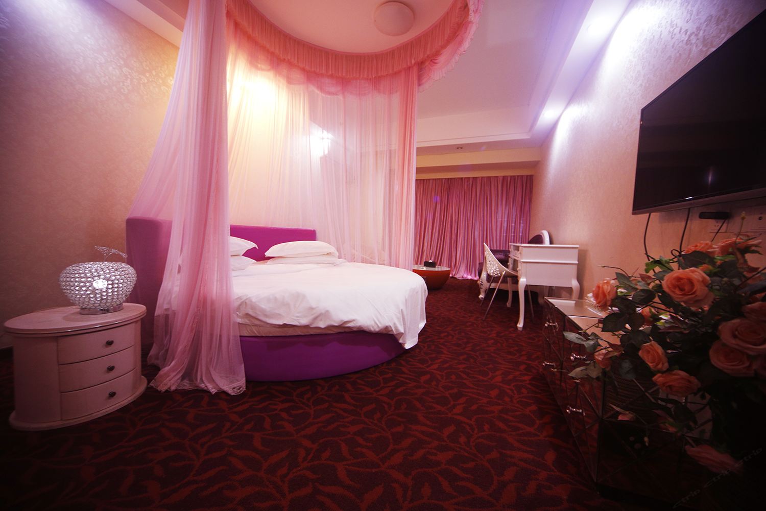 豪华圆床电影房