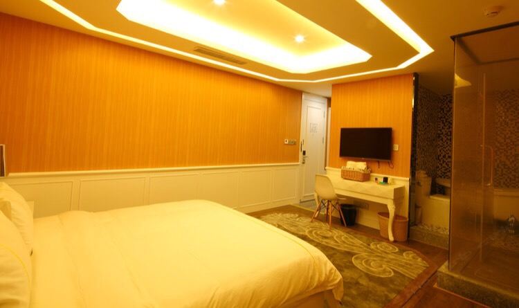 精品大床房(无窗)