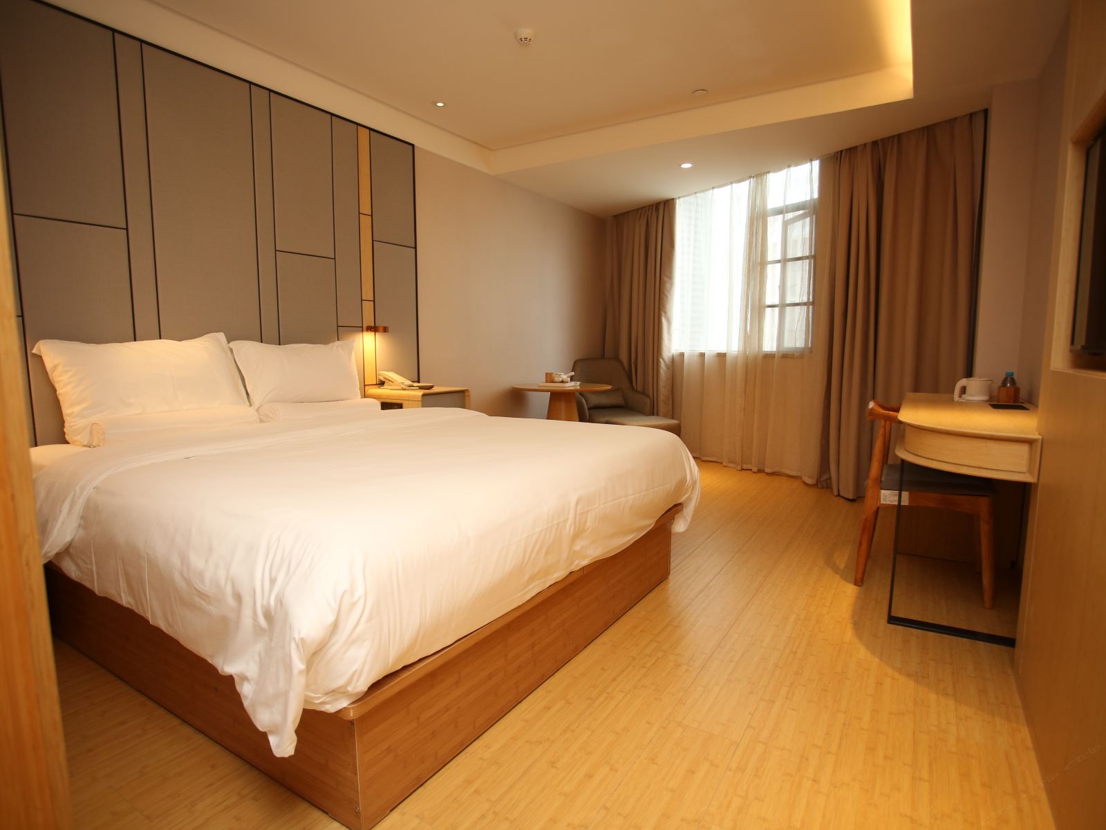 零压-高级大床房