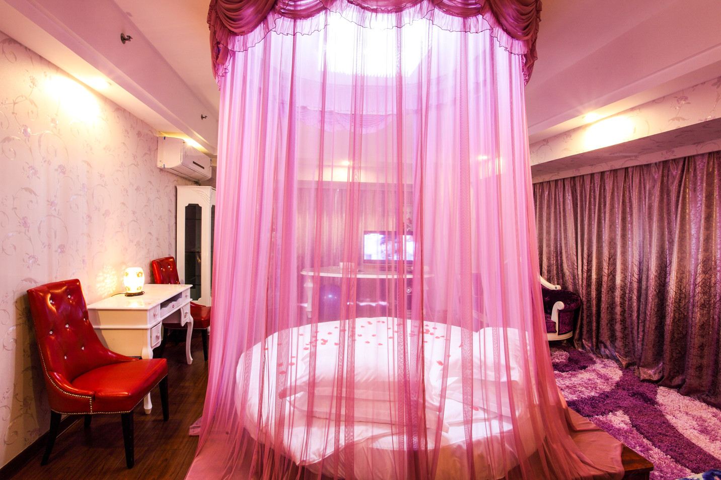 豪华圆床电影房