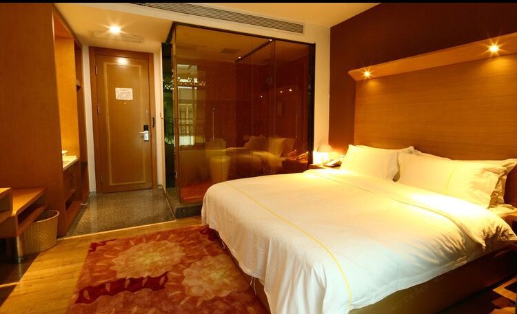 精品大床房(无窗)