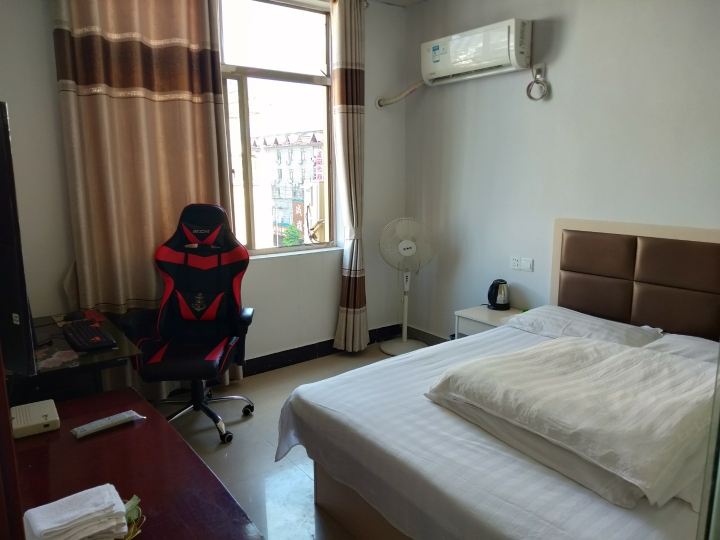 电脑大床房