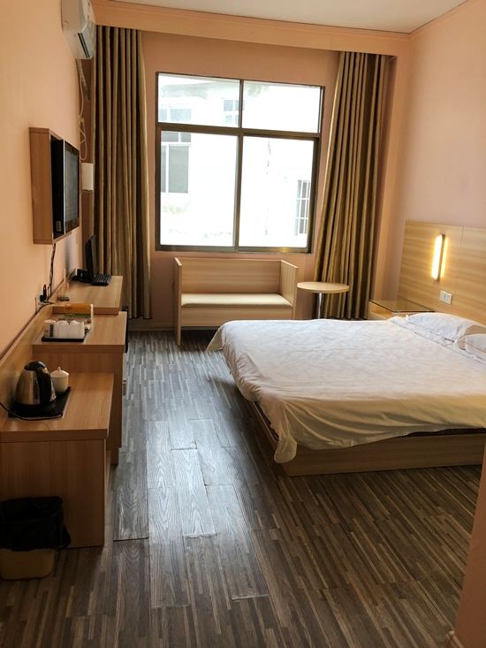 舒适大床间
