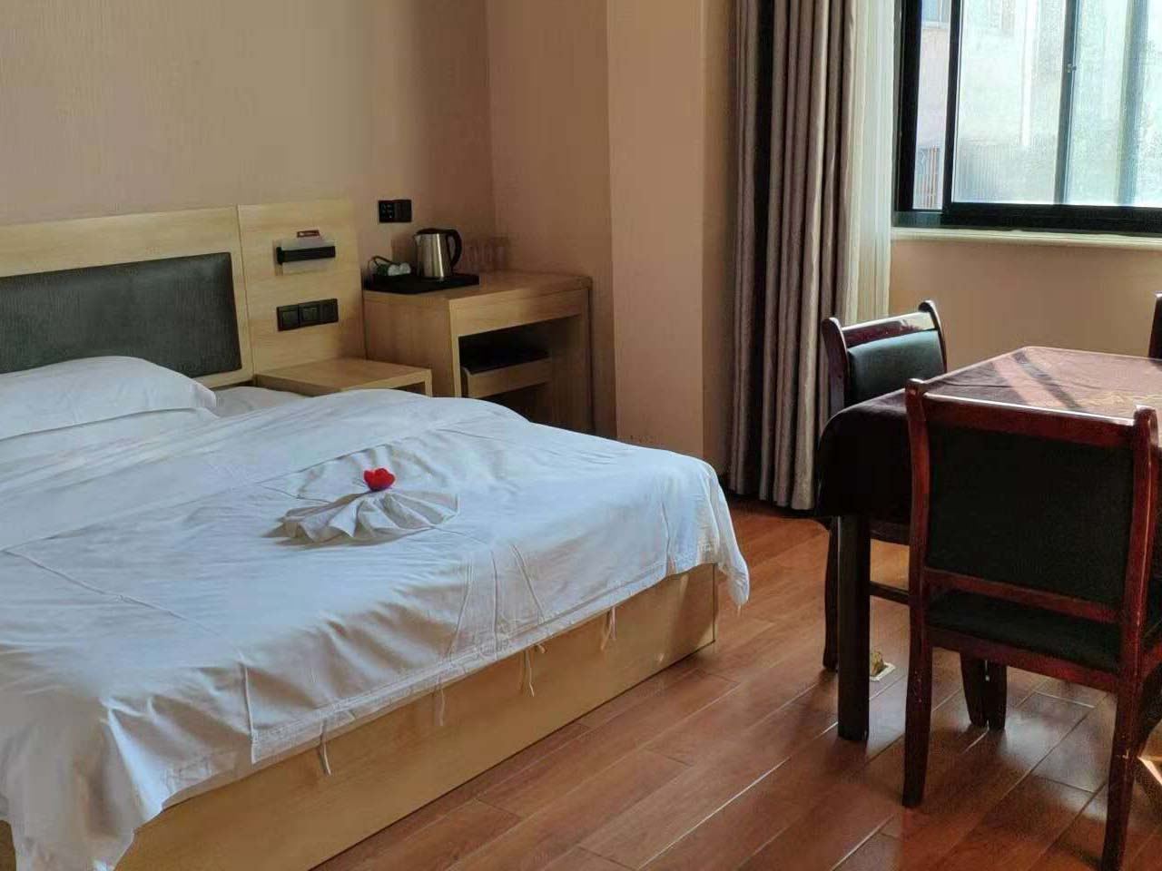 豪华大床房