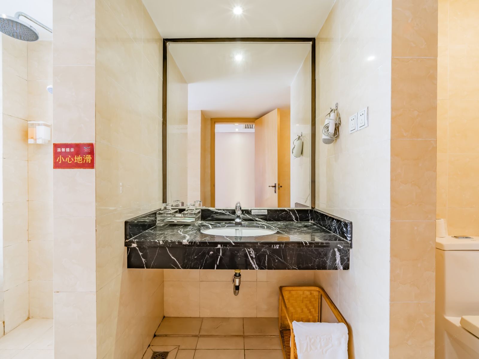 丽致豪华双床房