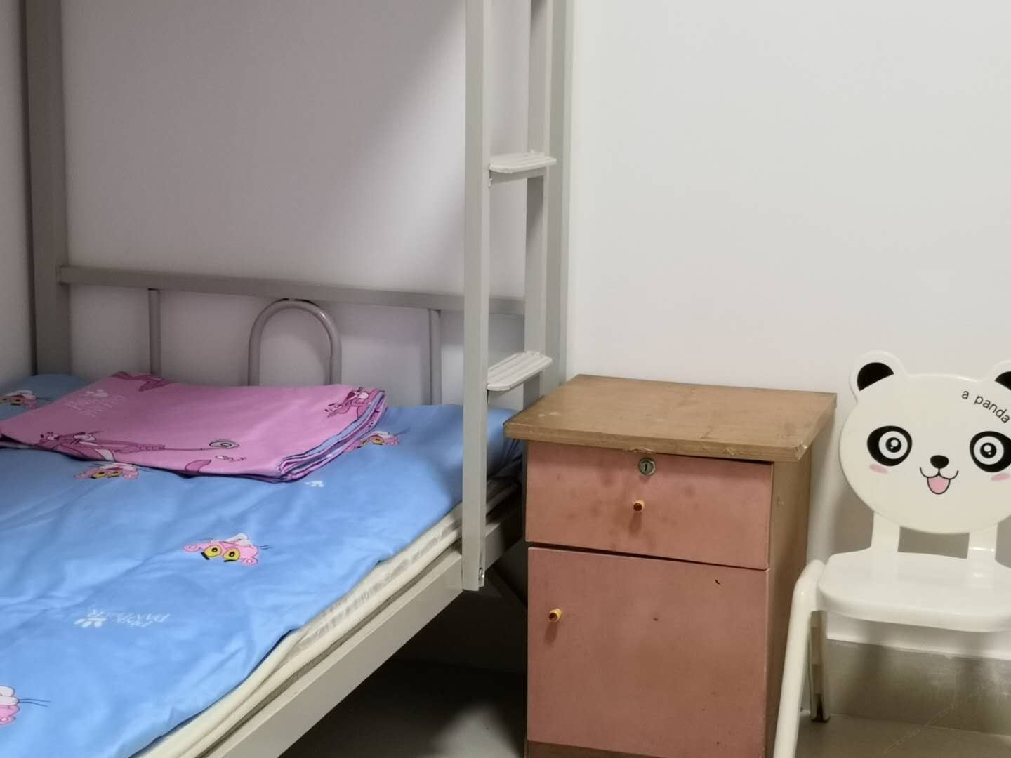 温馨4人间(床位)(公共卫浴)