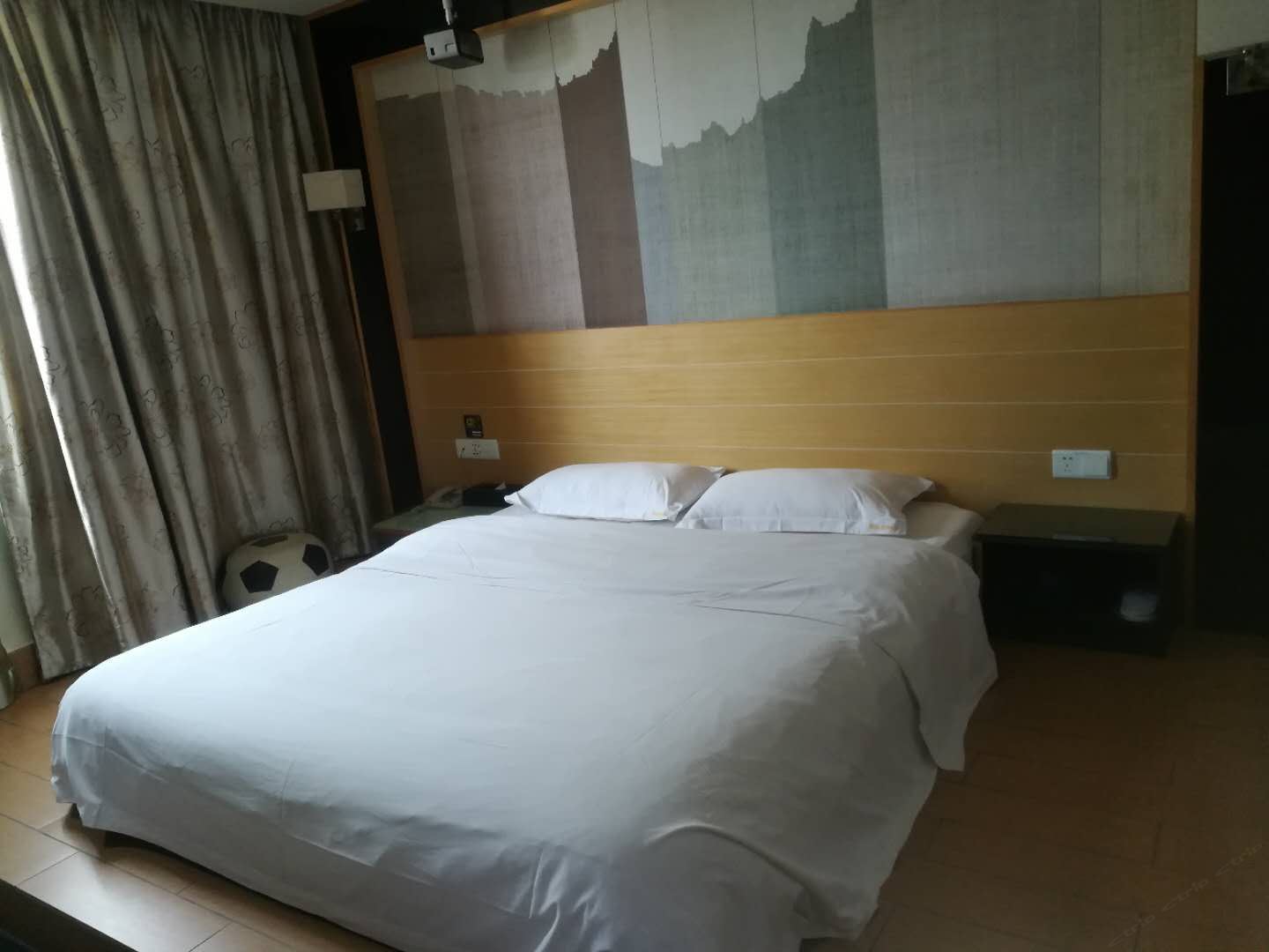 榻榻米高清影院房