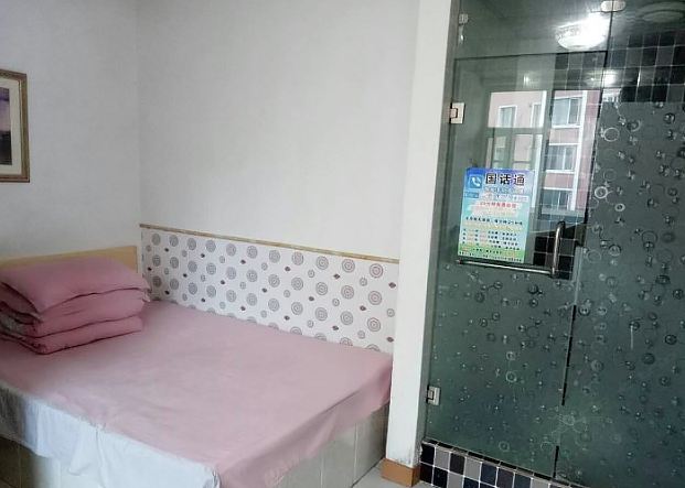标准豪华大床房