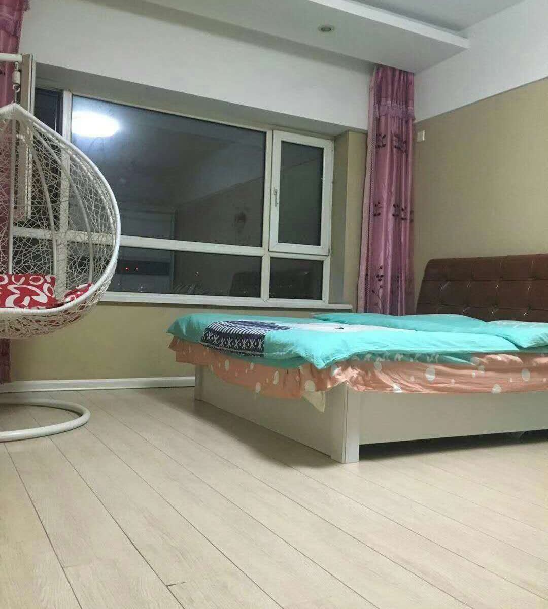 豪华情侣大床房
