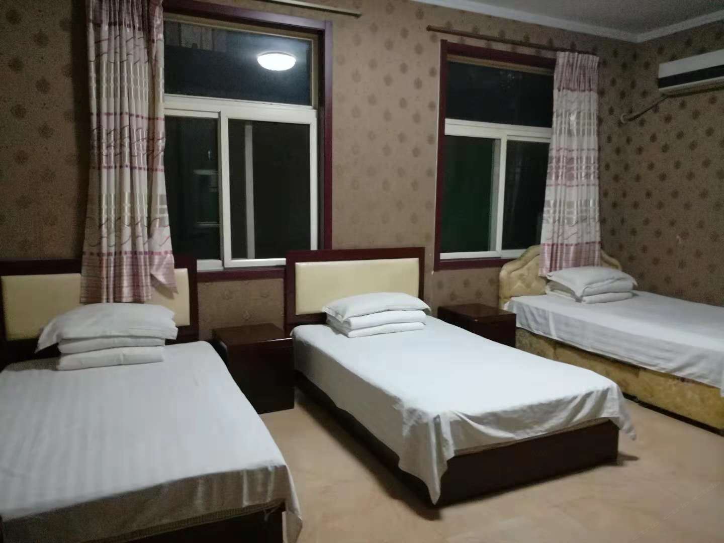 标准三人房