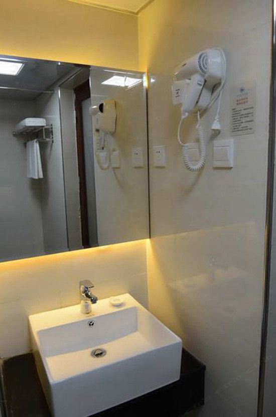 经济大床房