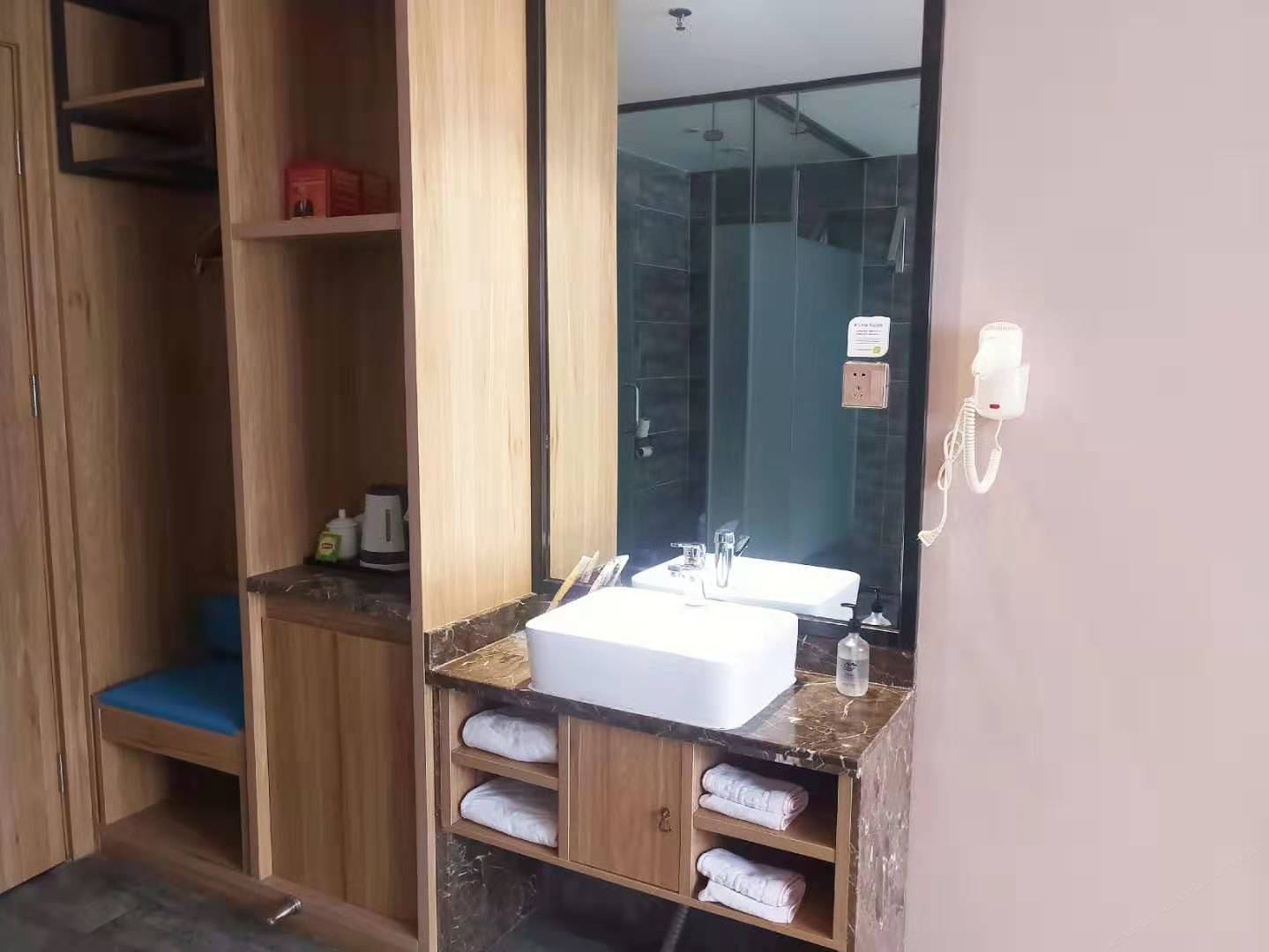 商务大床间