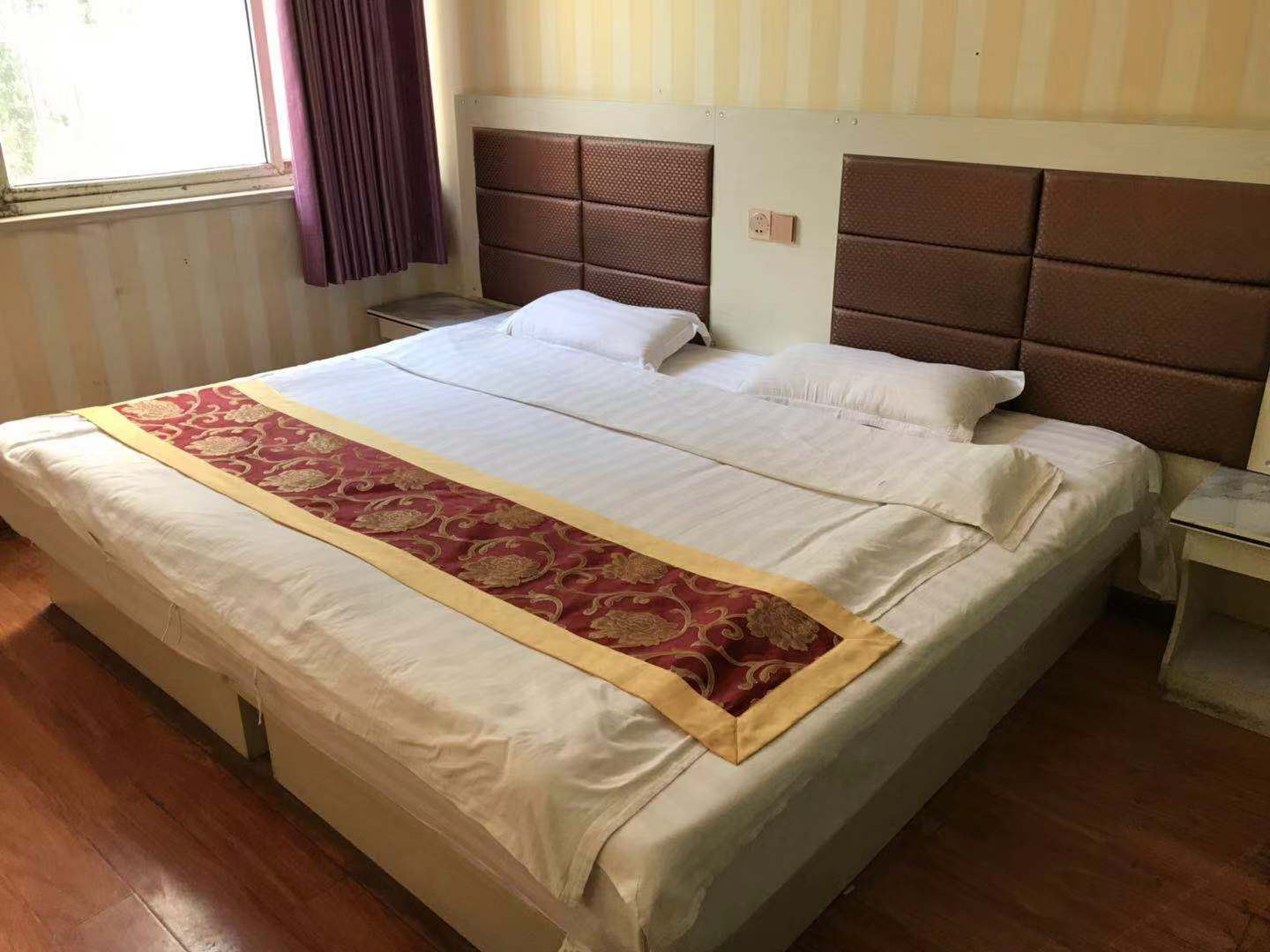 豪华大床房