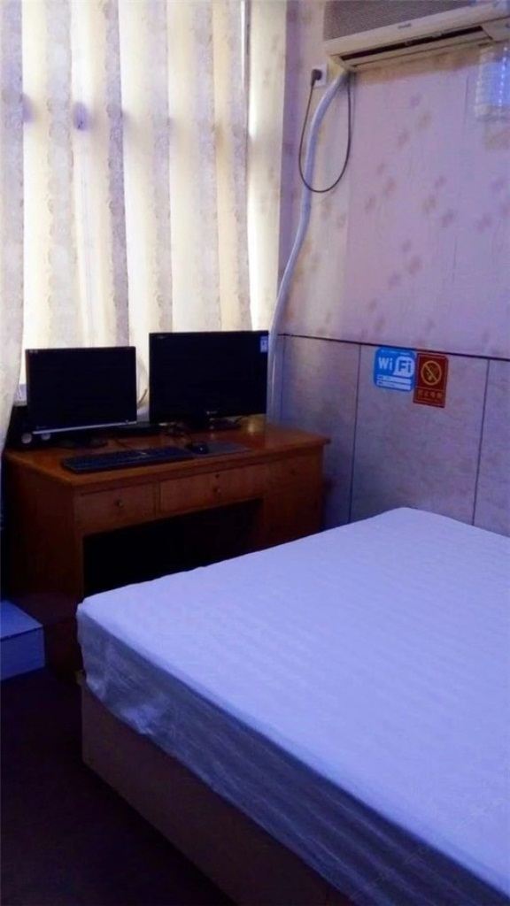 电脑大床房