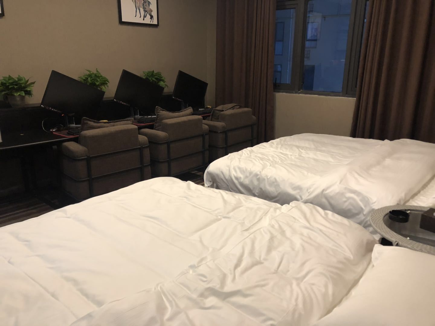 豪华电竞3人间