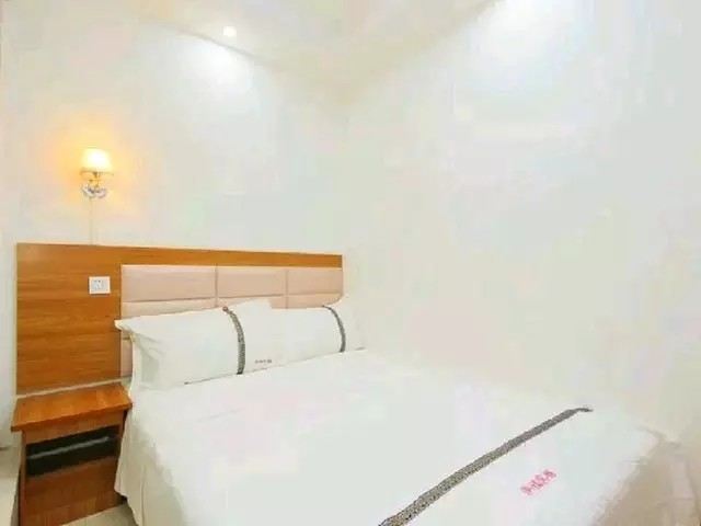 特价大床房(公共卫浴)