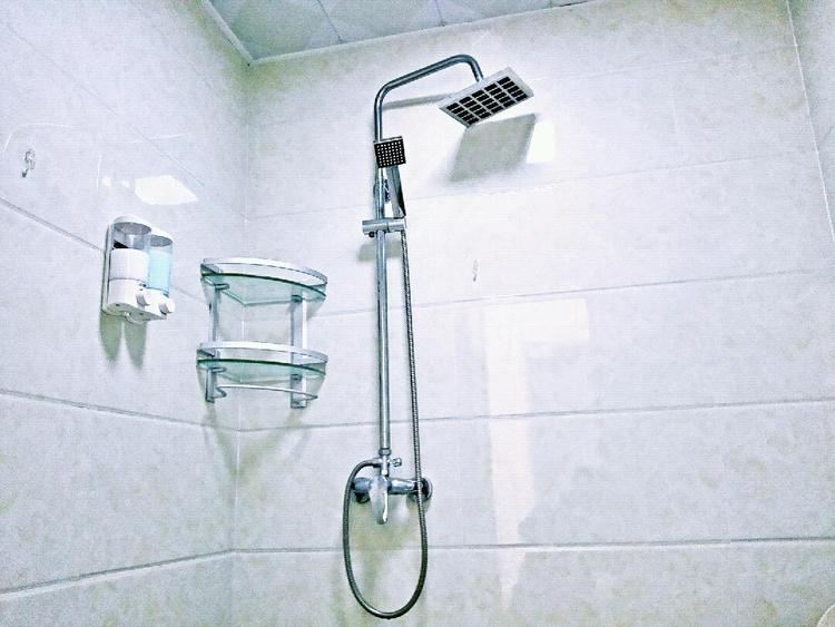 阳光双床房