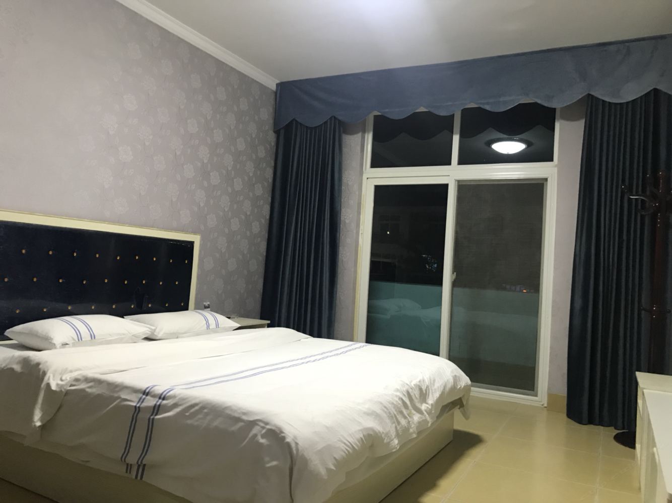 2.2米豪华大床房