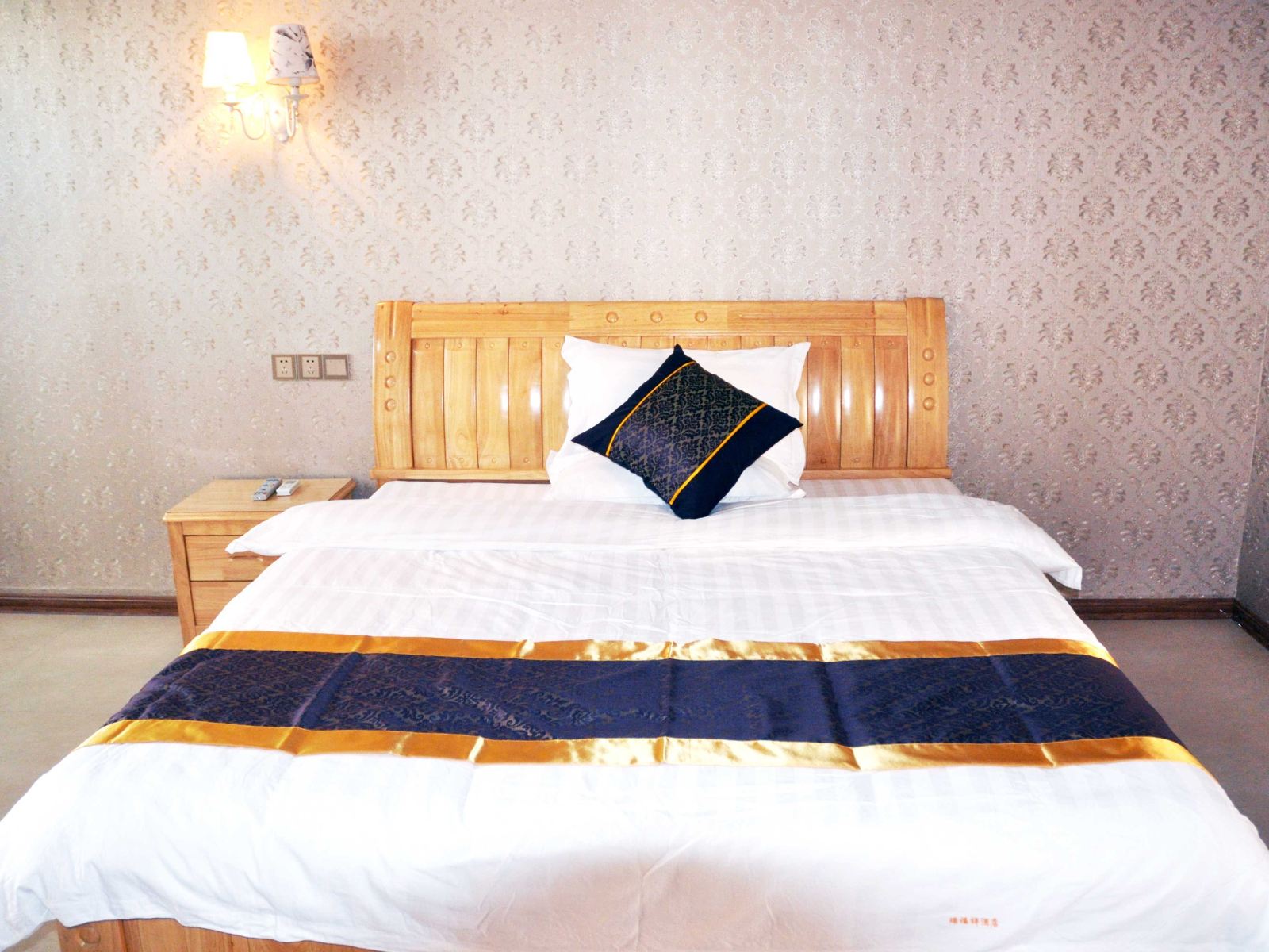 豪华舒适大床房