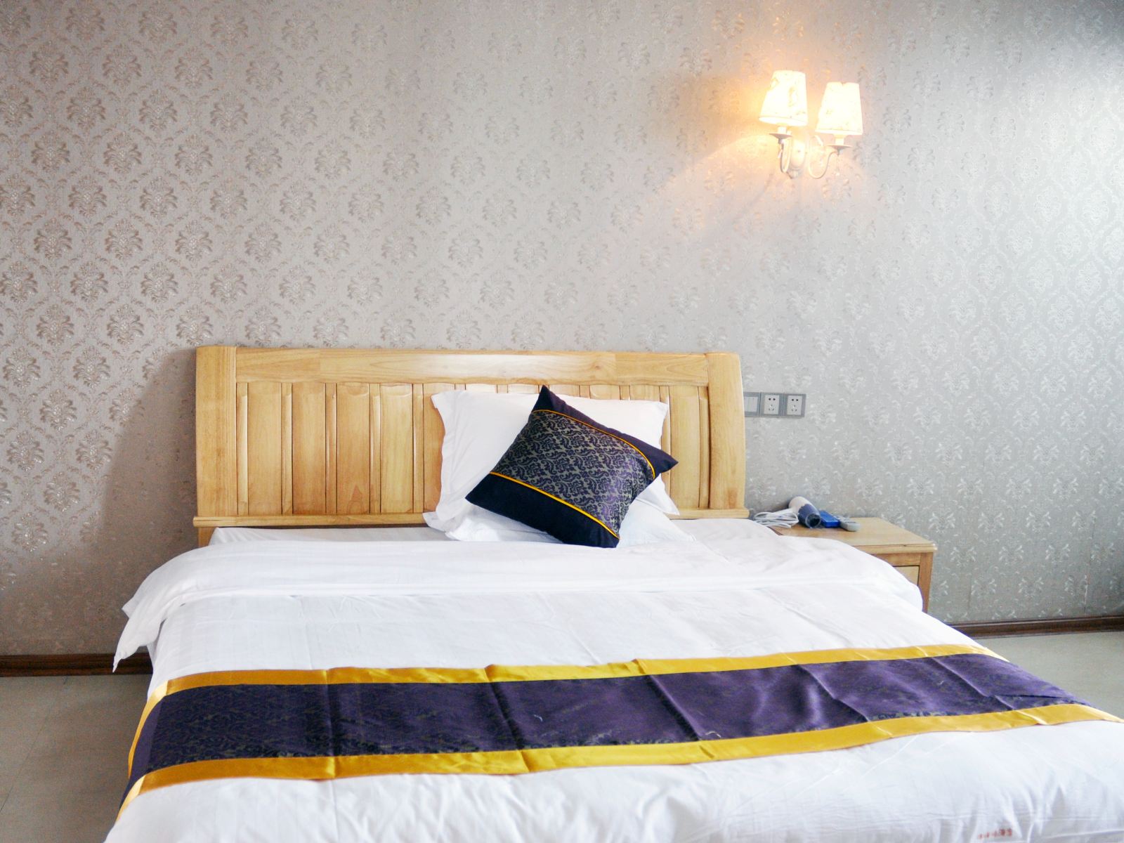 豪华舒适大床房