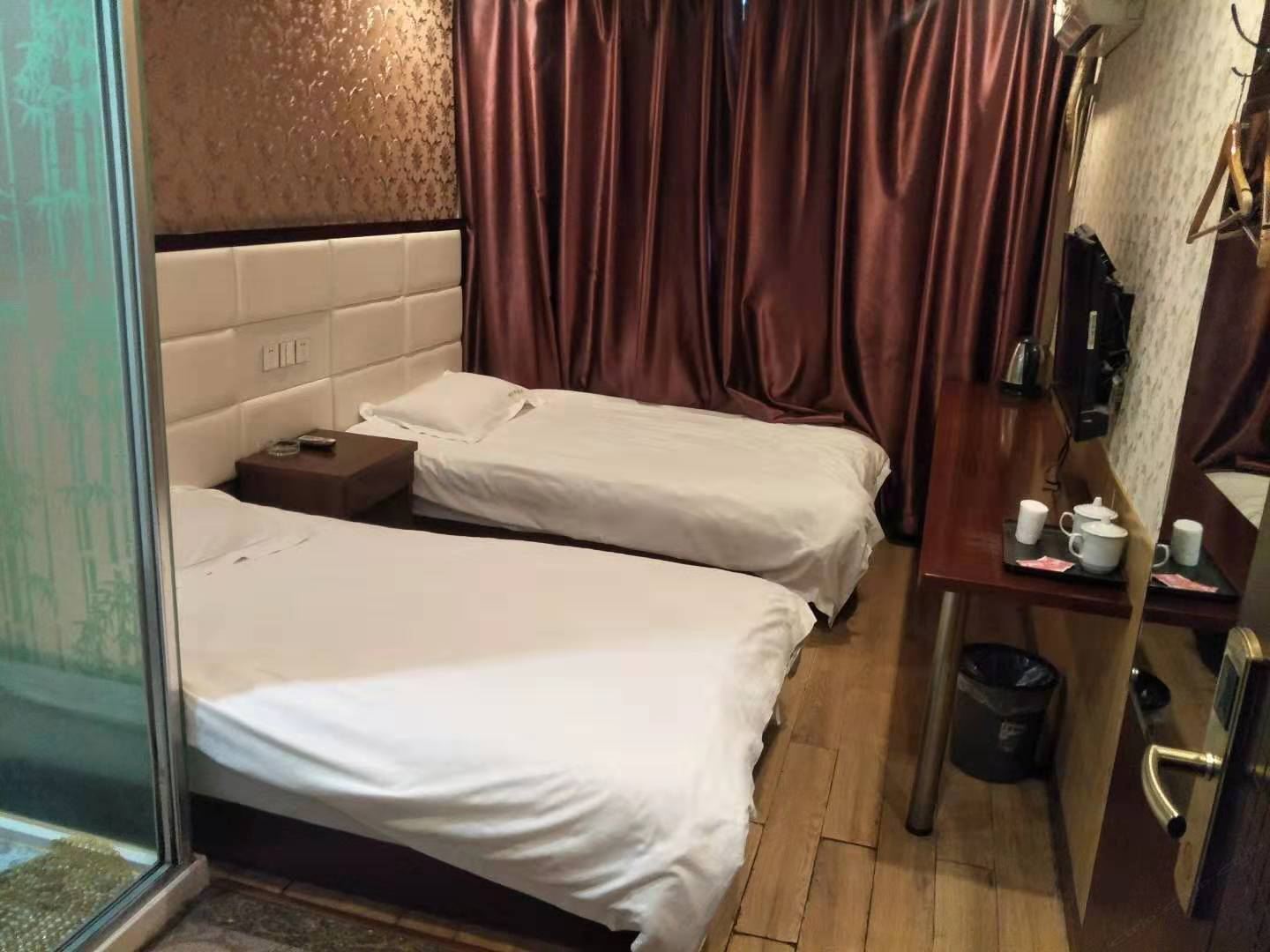双标间