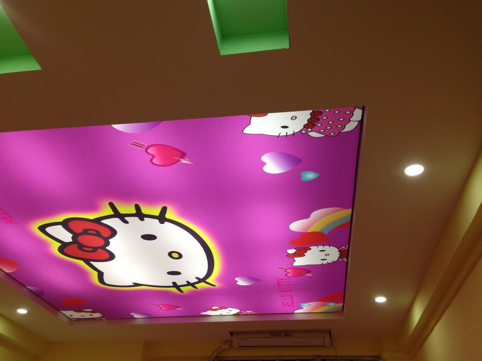 粉红HELLO KITTY主题房