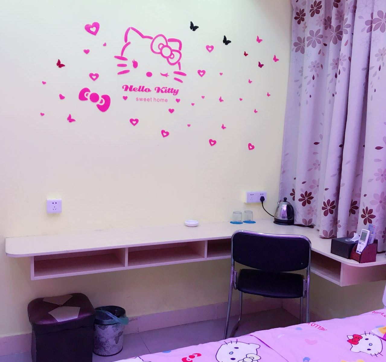 粉红HELLO KITTY主题房