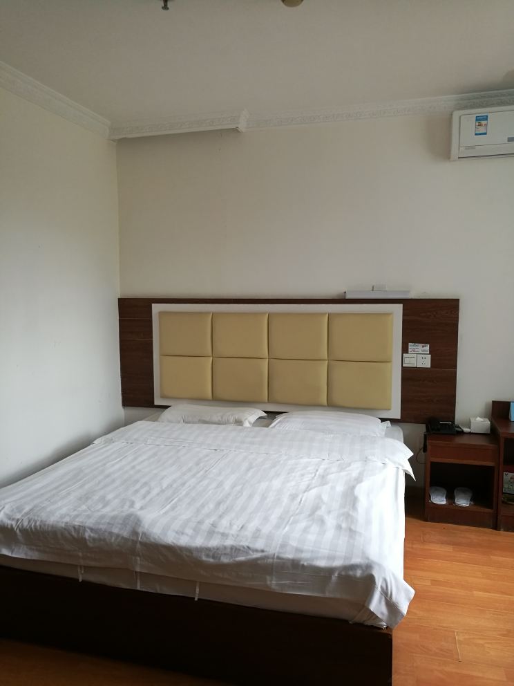 商务大床房（无窗）