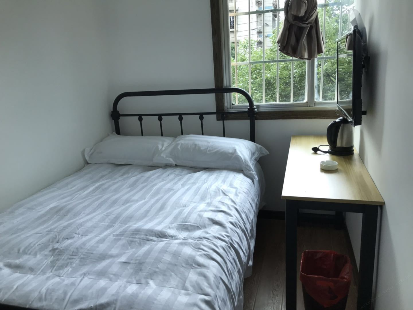 阳光大床房