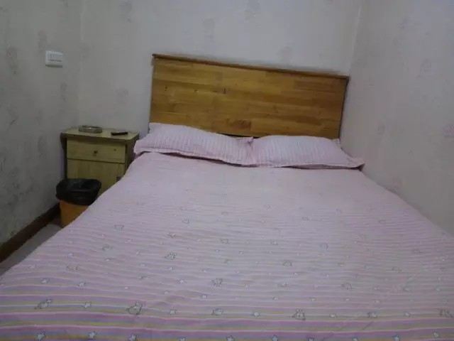 普通单人间(公用卫浴)